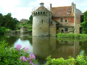 Scotney Castle credit wikicommons