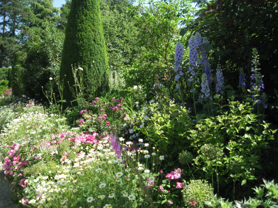 Cotswolds Gardens Tour with Highgrove 2015