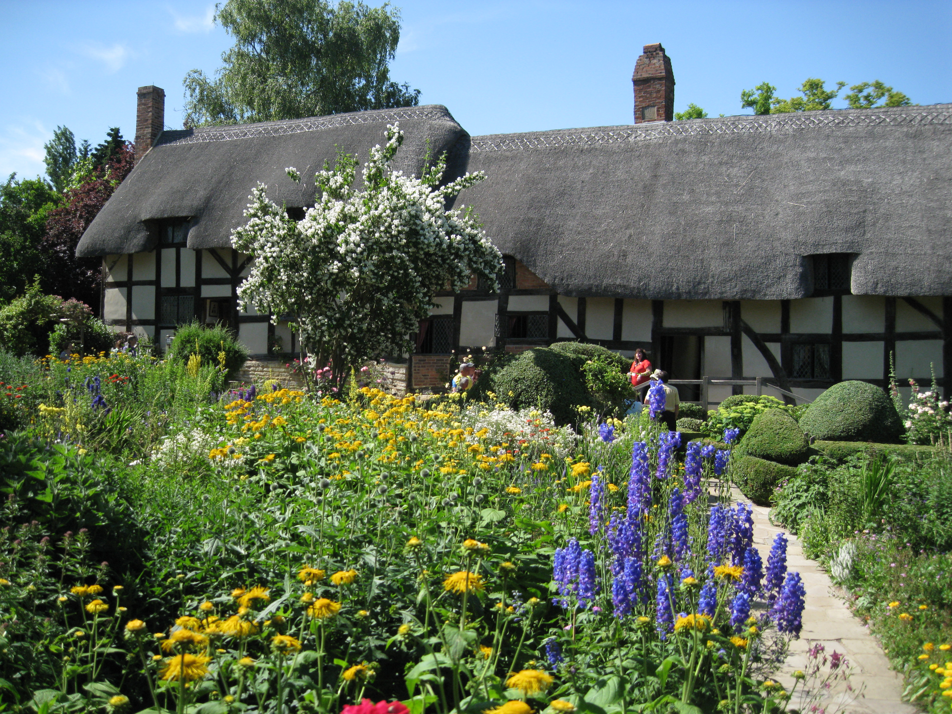 Anne Hathaway S Cottage Sisley Garden Tours
